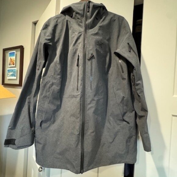 Arc'teryx Women's Gore-Tex Shell Jacket, Gray, XL -used exellent condition - Picture 1 of 6